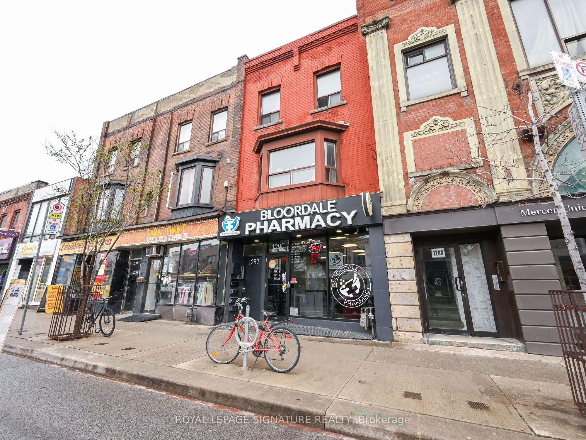 Photo 1 of 13 — 1290 Bloor Street W 1st, Toronto, ON M6H 1N9