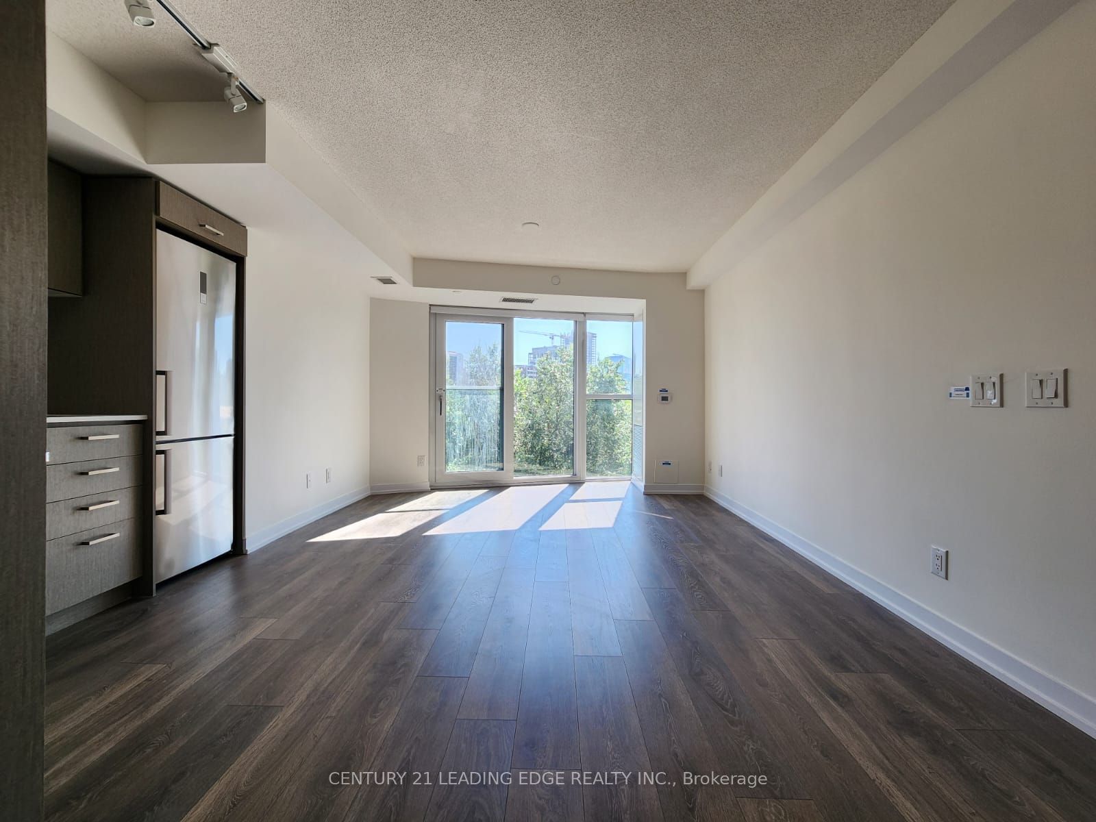 219 Dundas Street E 701