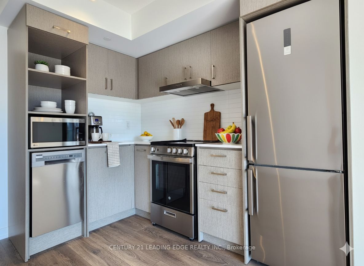 219 Dundas Street E 701