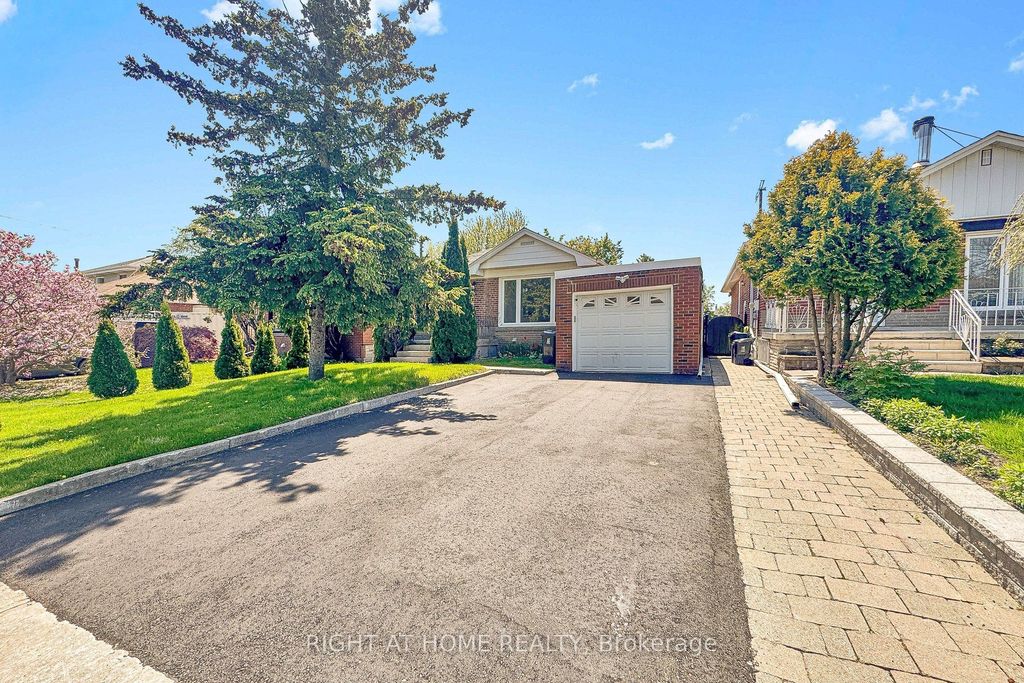 Photo of 22 Lingarde Drive, Toronto, ON M1R 1X6 (MLS # E13153030)