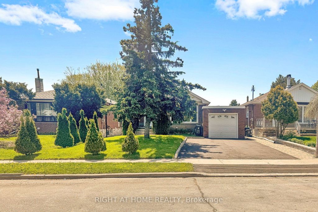 Photo of 22 Lingarde Drive, Toronto, ON M1R 1X6 (MLS # E13153030)