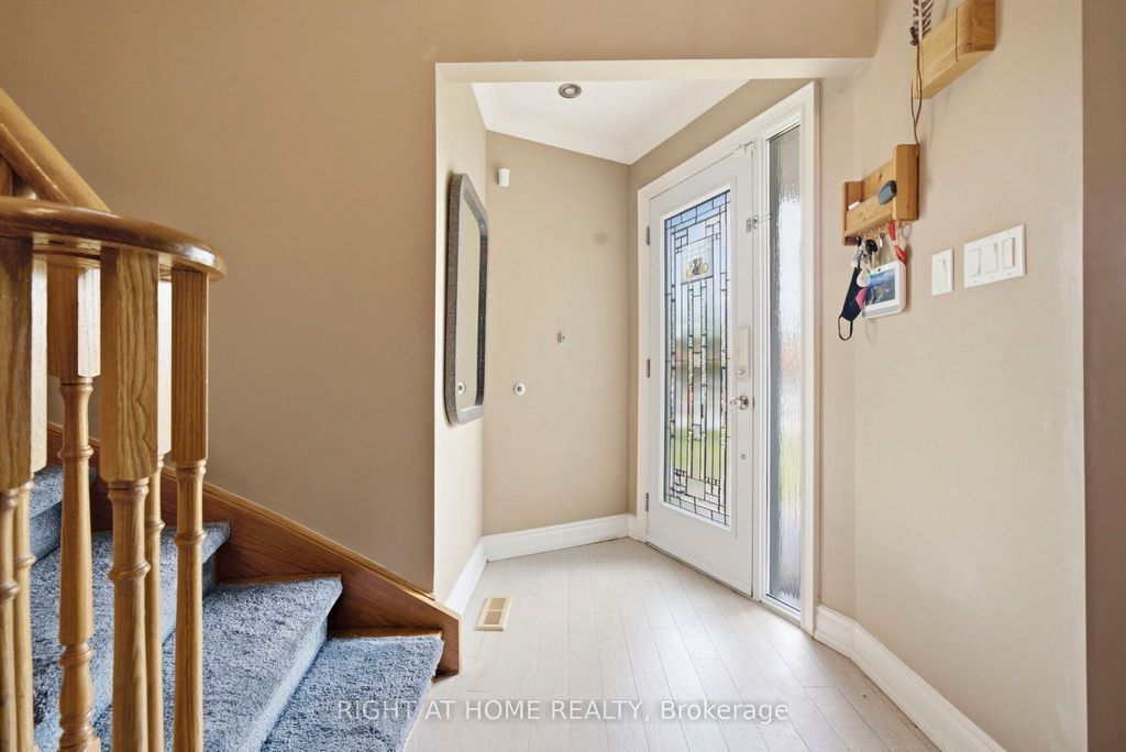 Photo of 7 Polygon Court, Brampton, ON L6Z 3X8 (MLS # W13522200)
