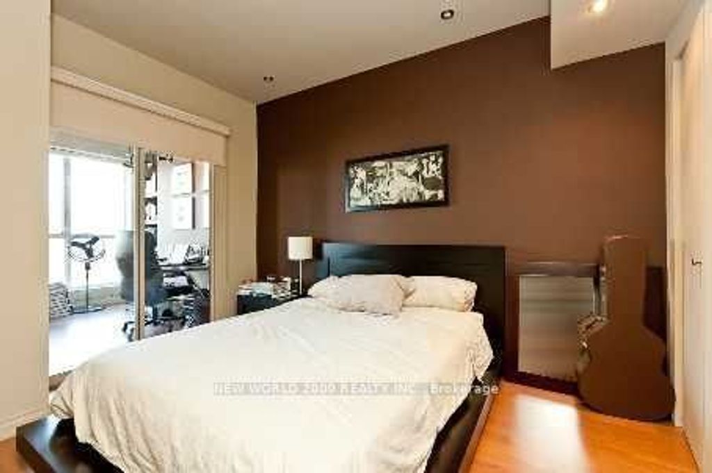 Photo of 633 Bay Street #Ph09, Toronto, ON M5G 2G4 (MLS # C12917438)