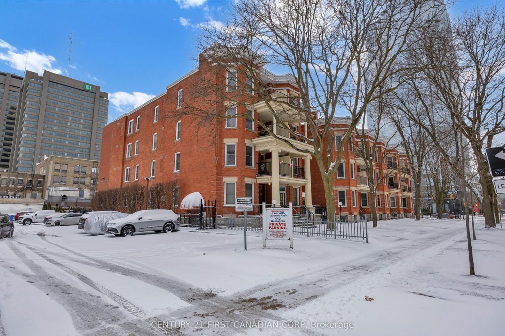 Photo of 275 QUEENS Avenue #202, London East, ON N6B 1X2 (MLS # X12653842)