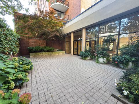 Photo of 47 St Clair Avenue W #705, Toronto, ON M4V 3A5 (MLS # C12409908)