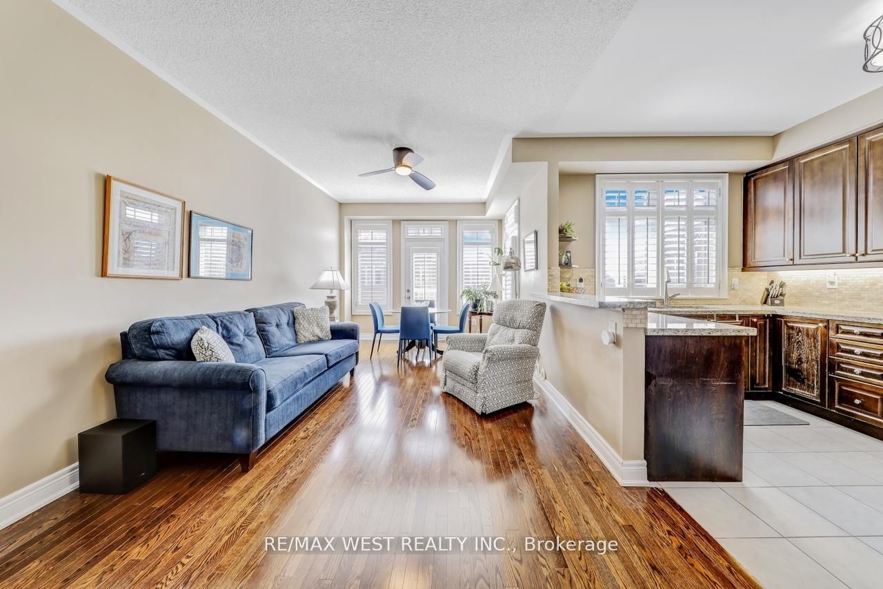 2036 Lakeshore Road W