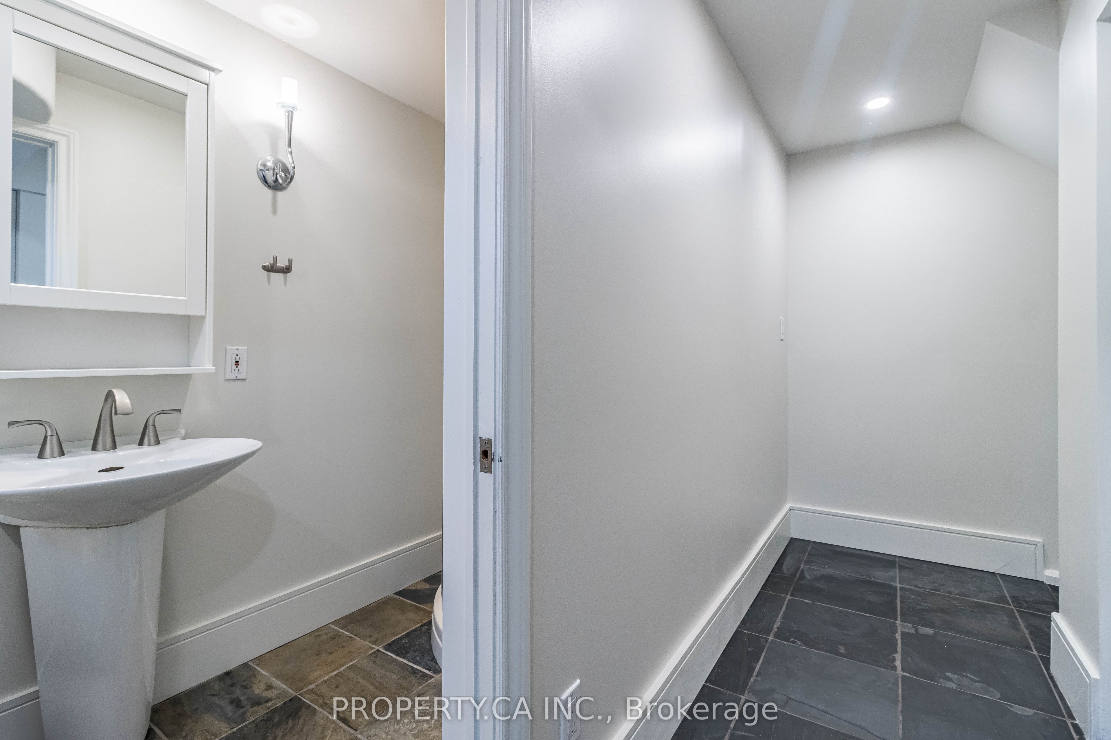 3470 Enniskillen Circle S Basement