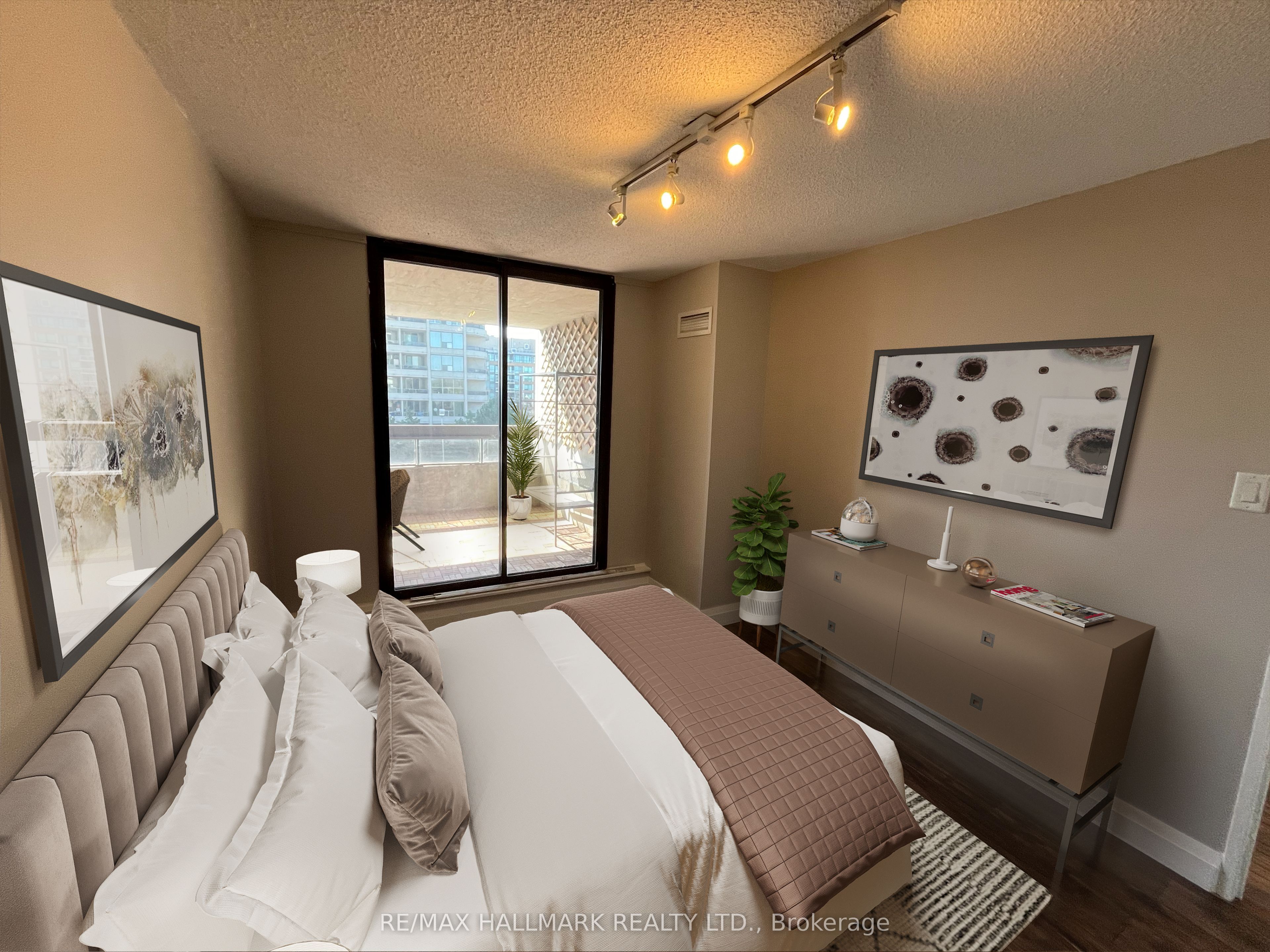 100 Quebec Avenue 402