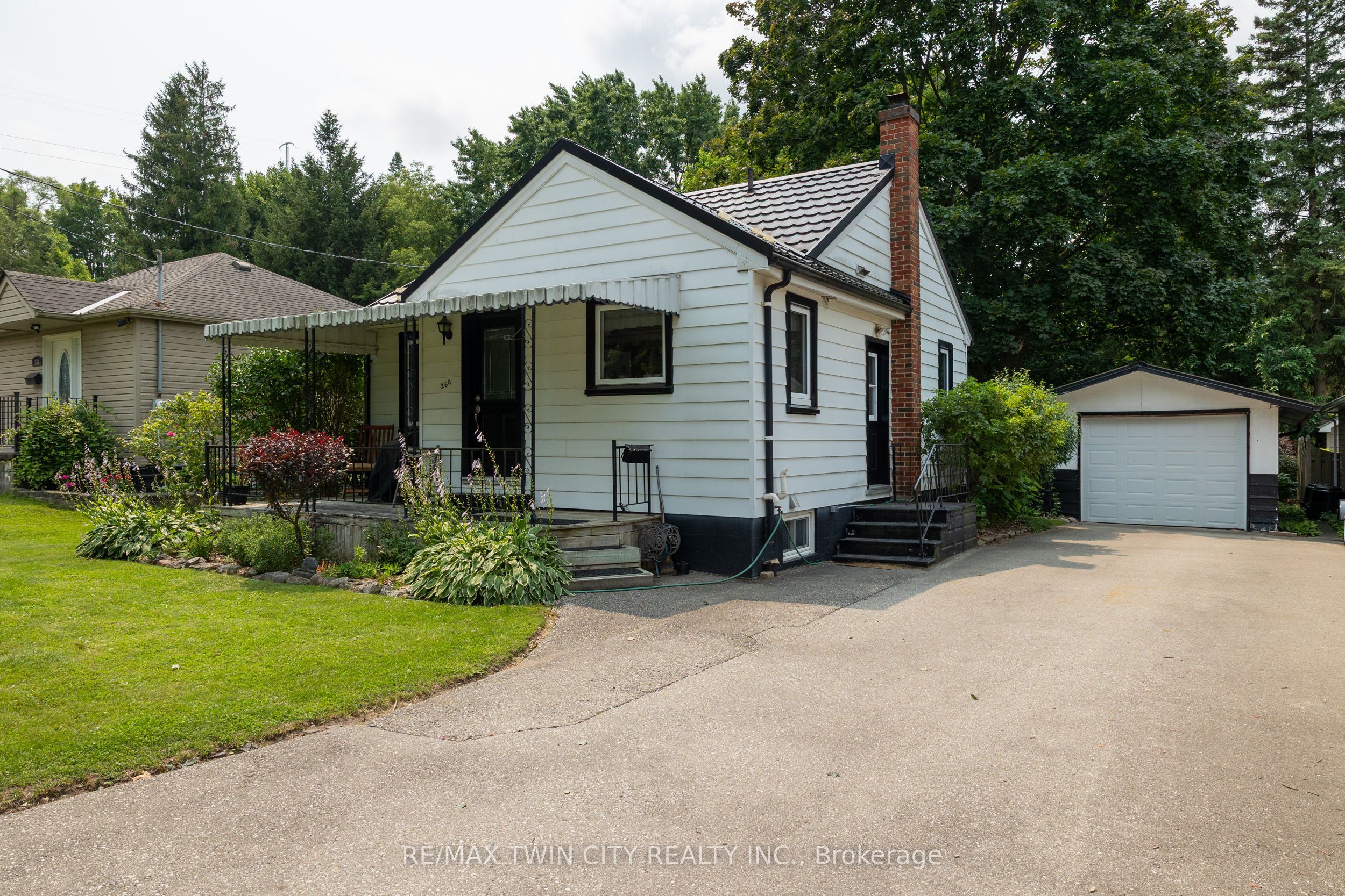 260 ROBINSON Street