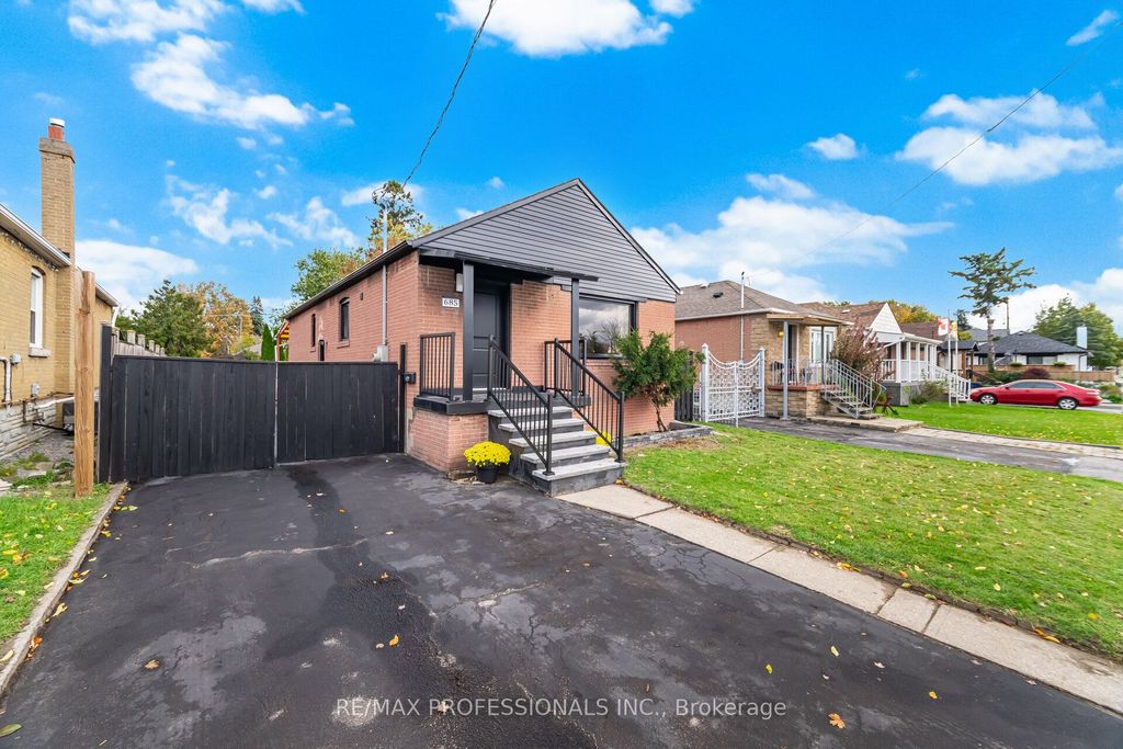 Photo of 685 Kipling Avenue, Toronto, ON M8Z 5G4 (MLS # W12498932)