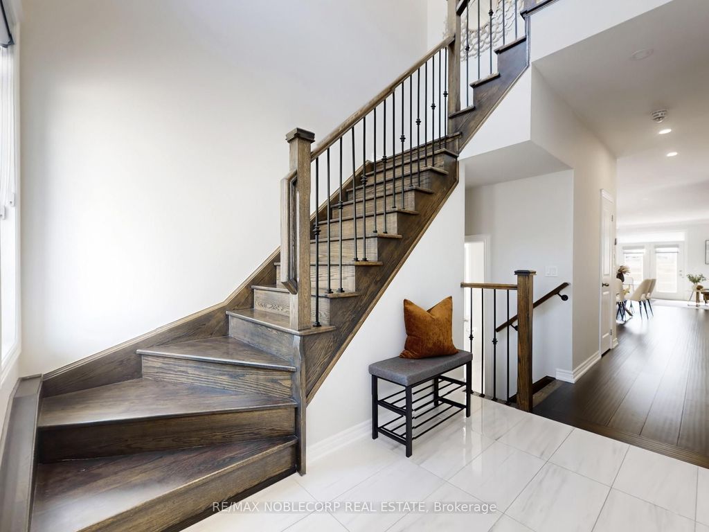 Photo of 593 Settlers Road W, Oakville, ON L6M 4K6 (MLS # W12455681)