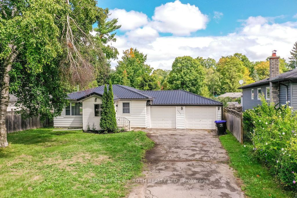 Photo of 2043 St Johns Road, Innisfil, ON L9S 1Y7 (MLS # N12410755)