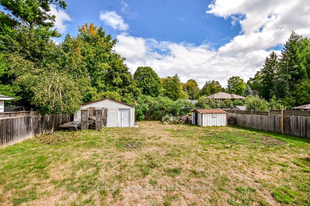 Photo of 2043 St Johns Road, Innisfil, ON L9S 1Y7 (MLS # N12410755)
