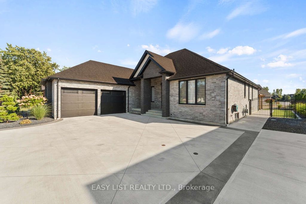Photo of 351 Old Tecumseh Road, Tecumseh, ON N8N 3T2 (MLS # X12718996)