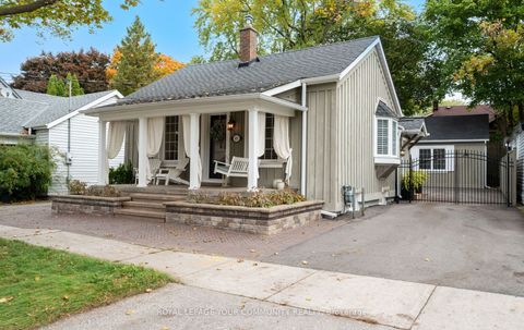 Photo of 43 Wells Street, Aurora, ON L4G 1S8 (MLS # N12470252)
