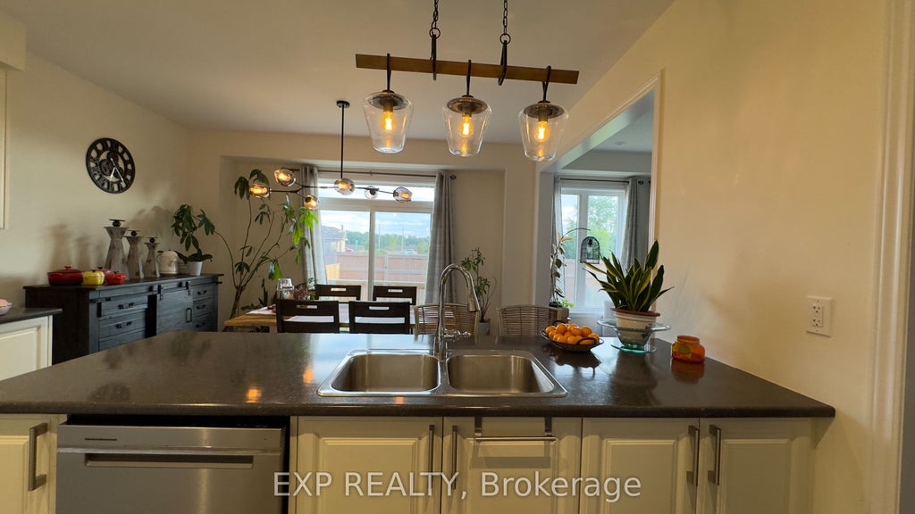 Photo of 190 Explorer Way, Thorold, ON L2V 0K3 (MLS # X13770206)