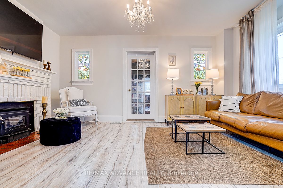 33 Castlefield Avenue