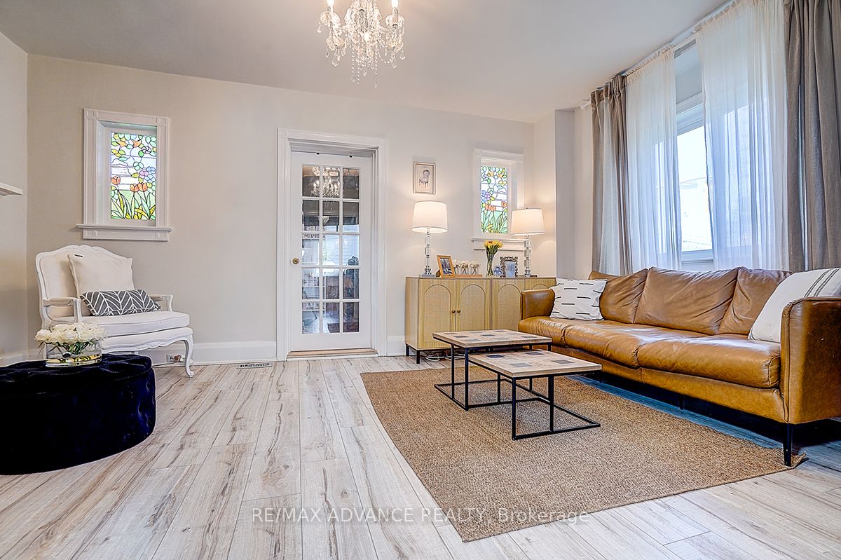 33 Castlefield Avenue