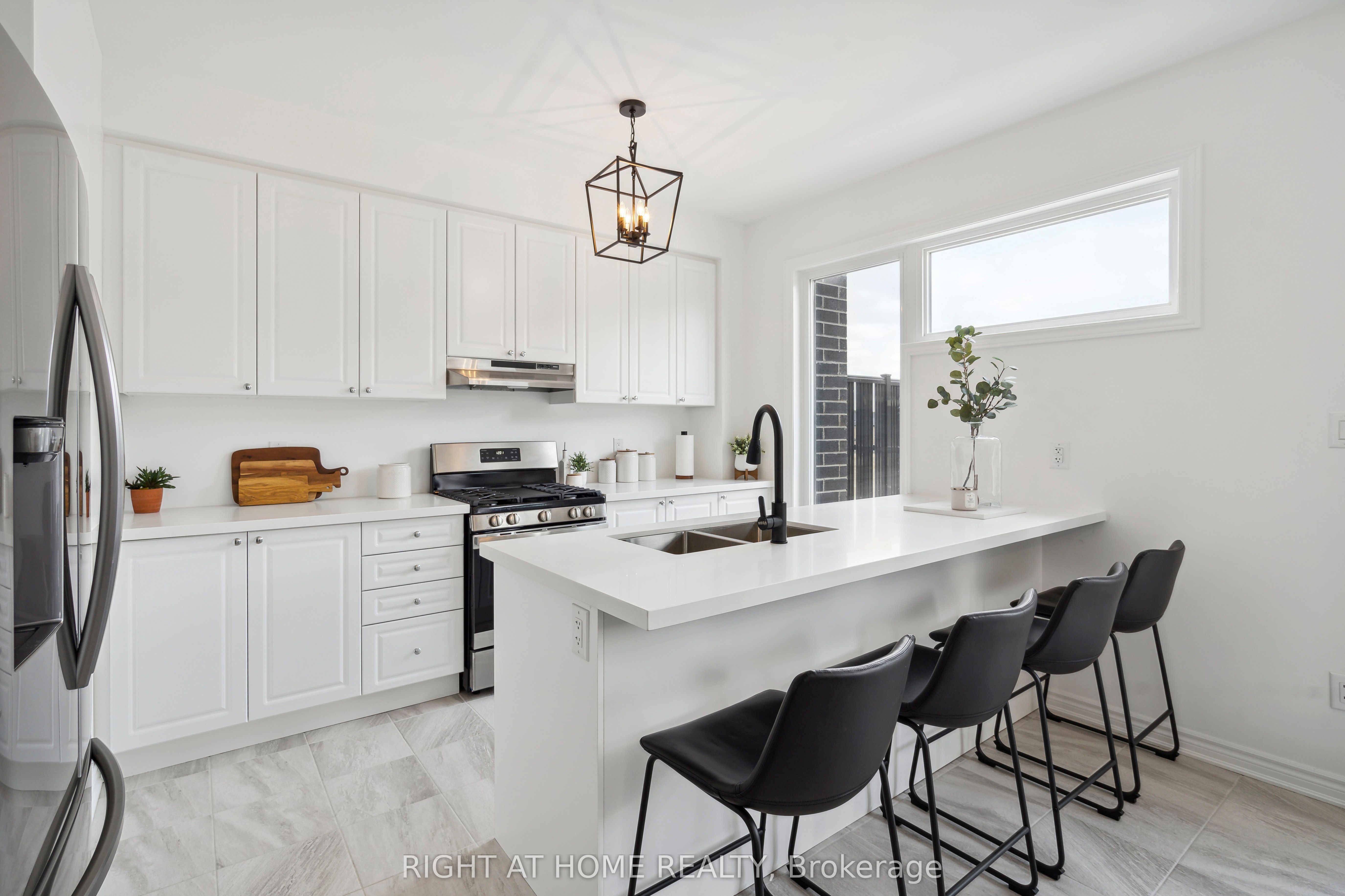 2495 Littlefield Crescent