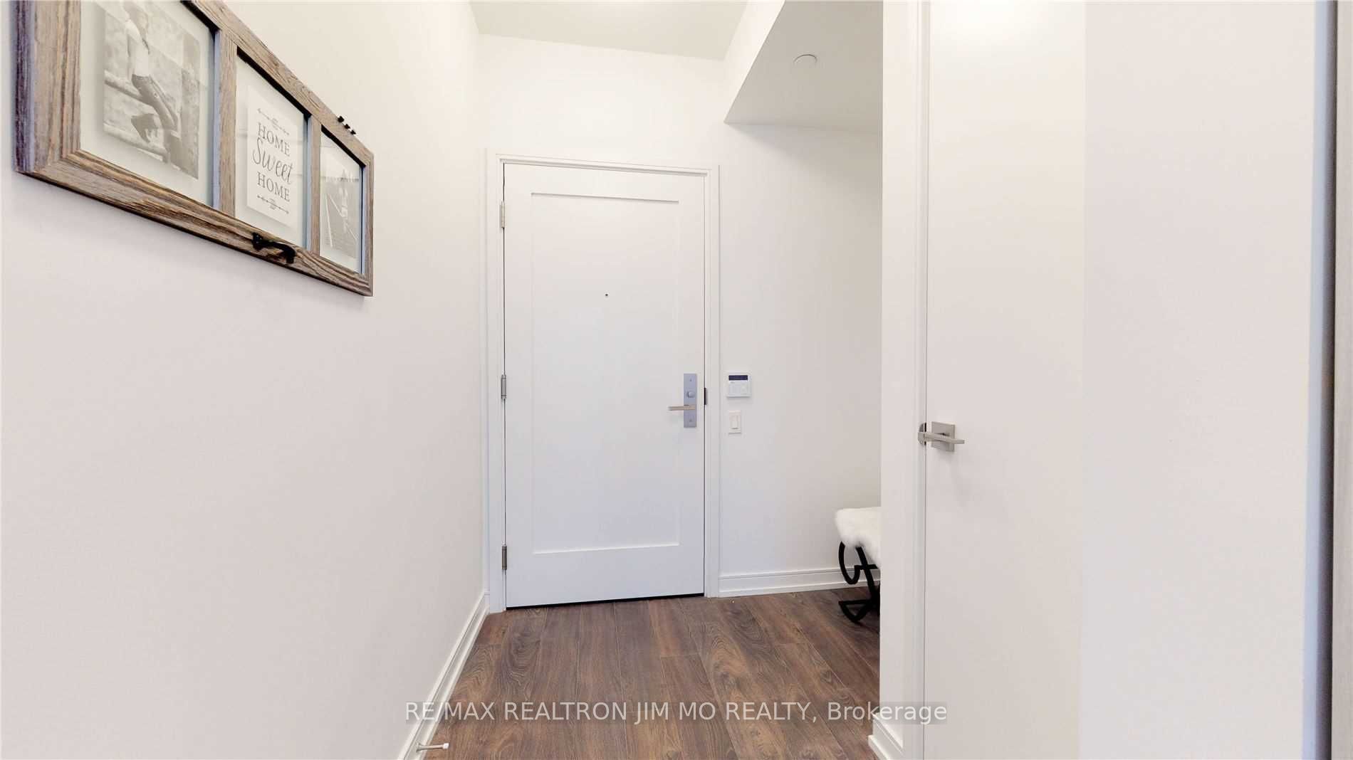 28 Wellesley Street E 706