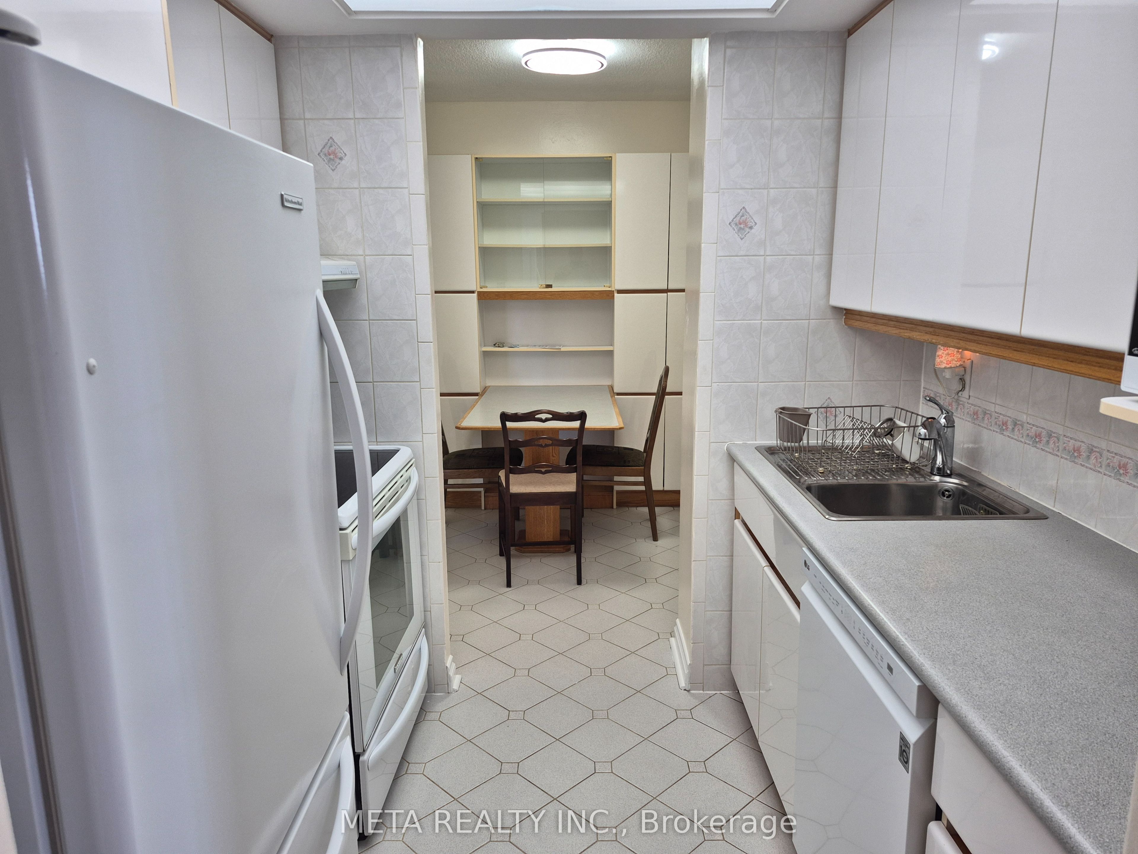 1535 Lakeshore Road E 910