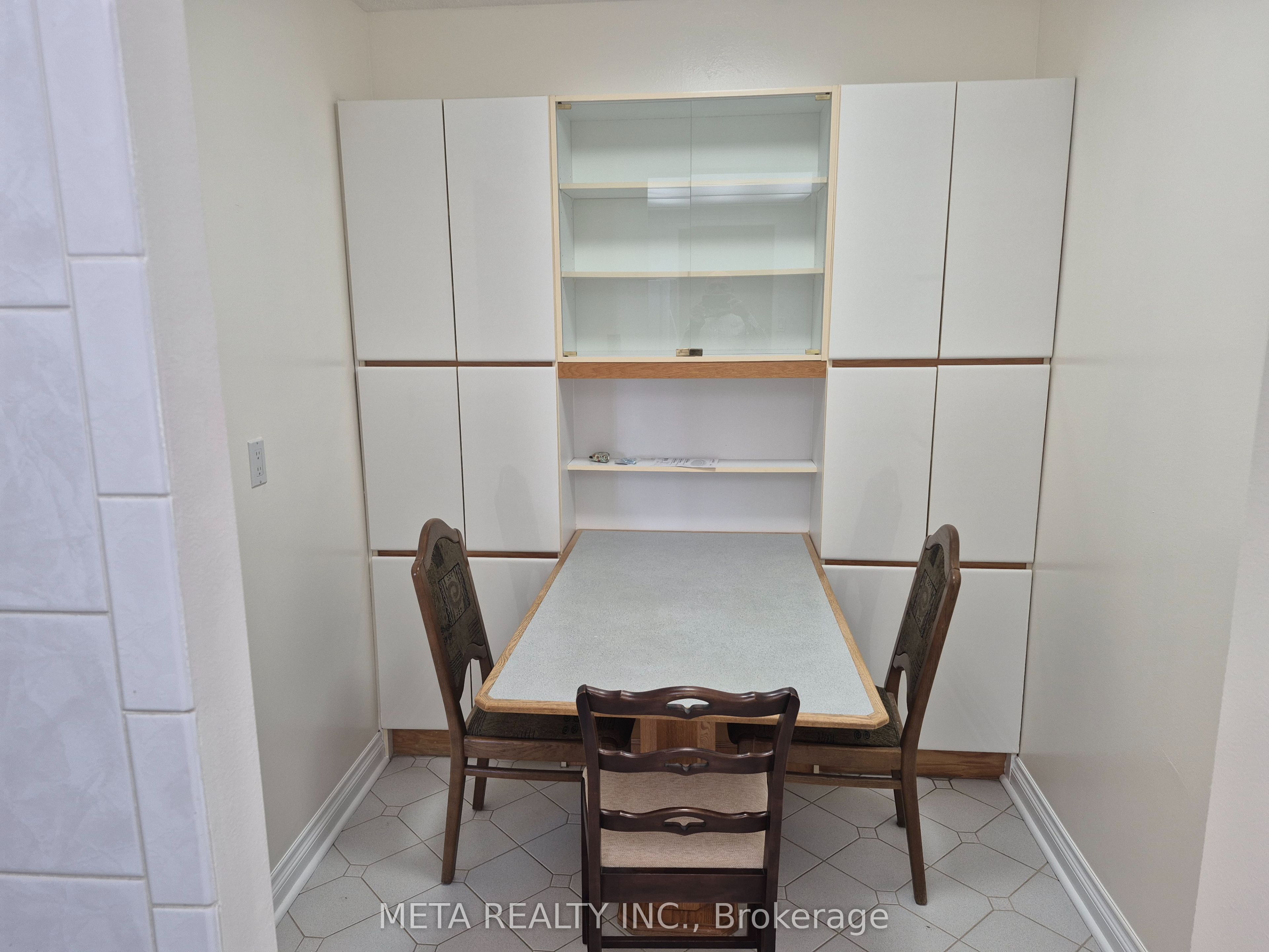 1535 Lakeshore Road E 910