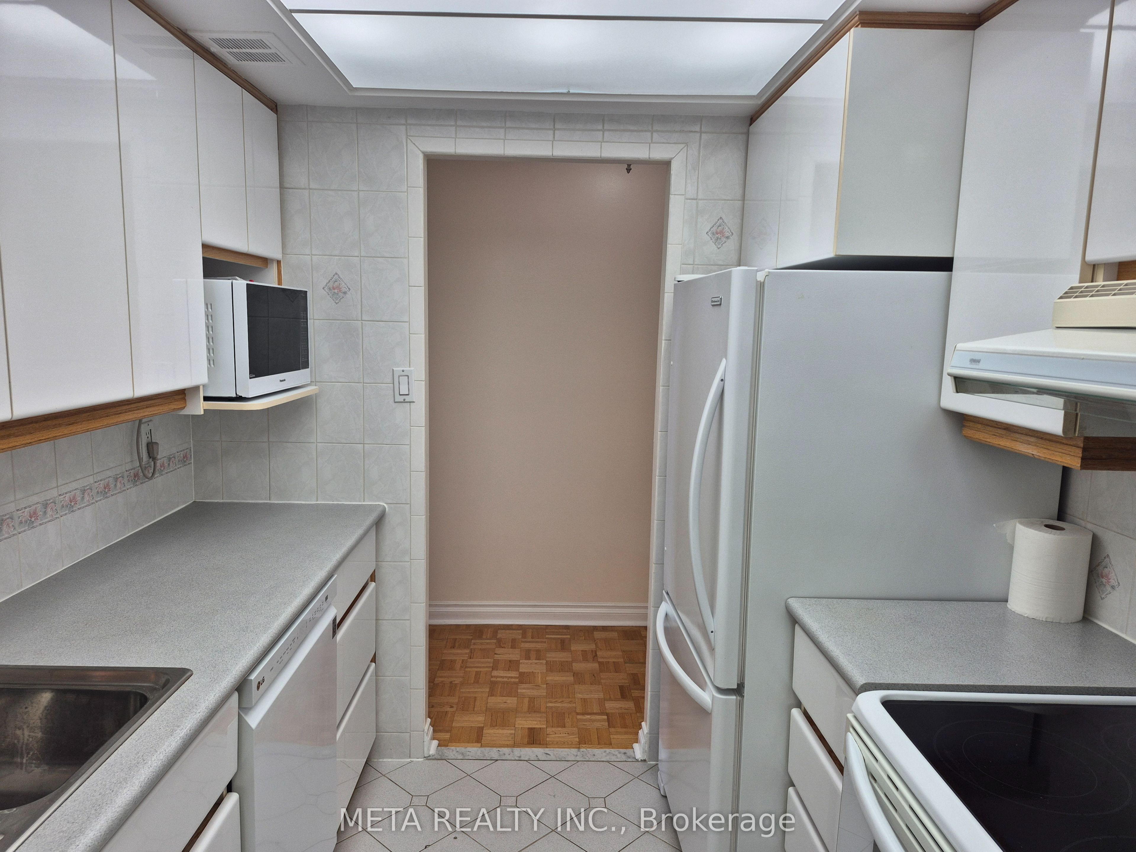 1535 Lakeshore Road E 910