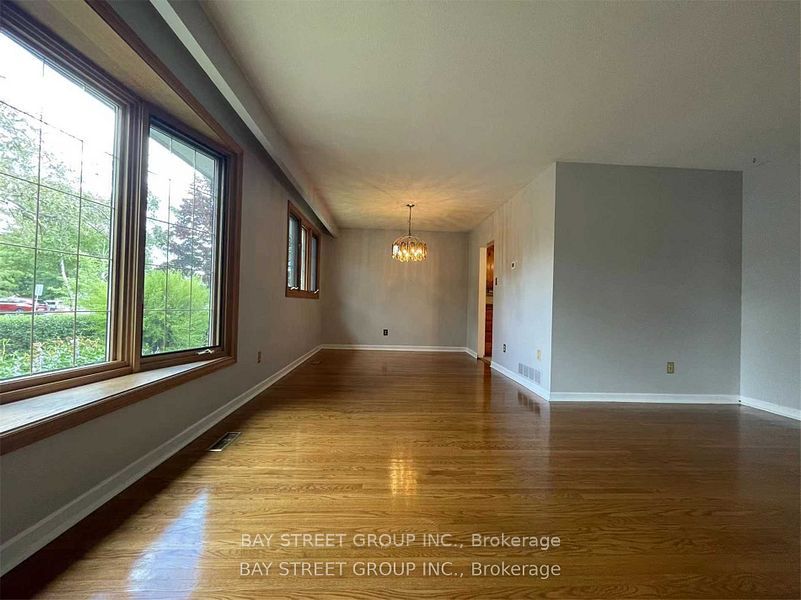 632 Ardleigh Crescent