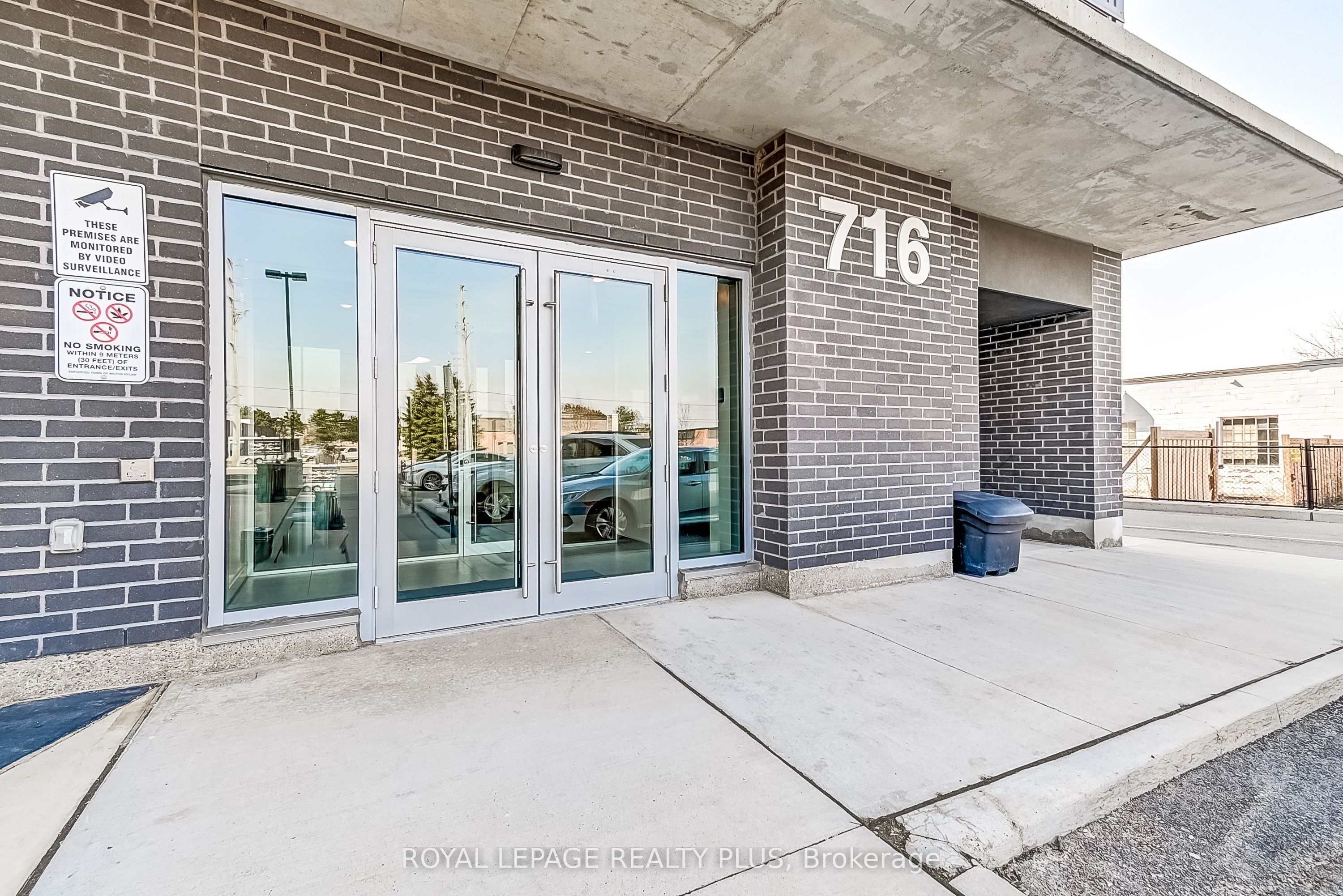 716 Main Street E 708