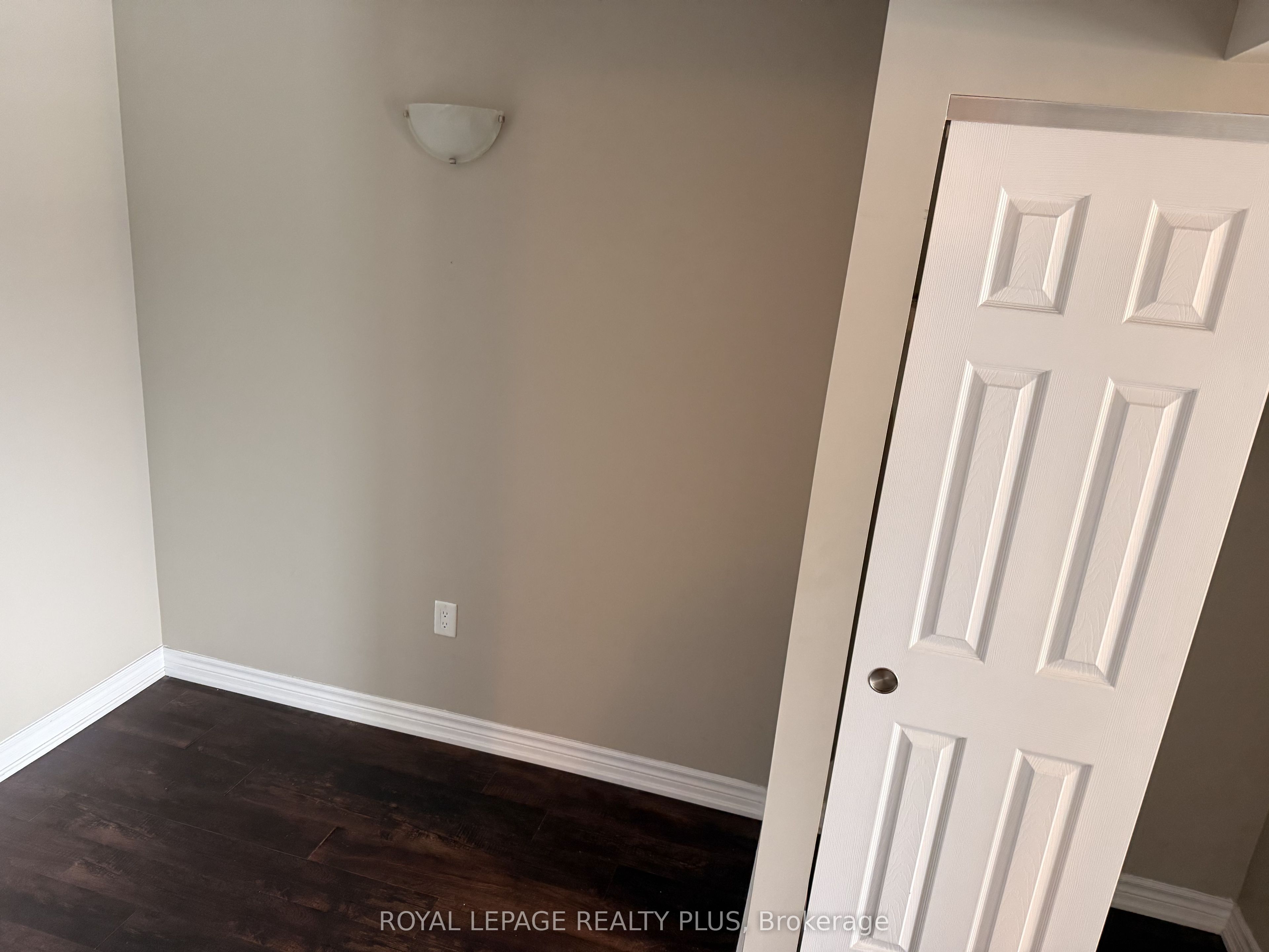 716 Main Street E 708