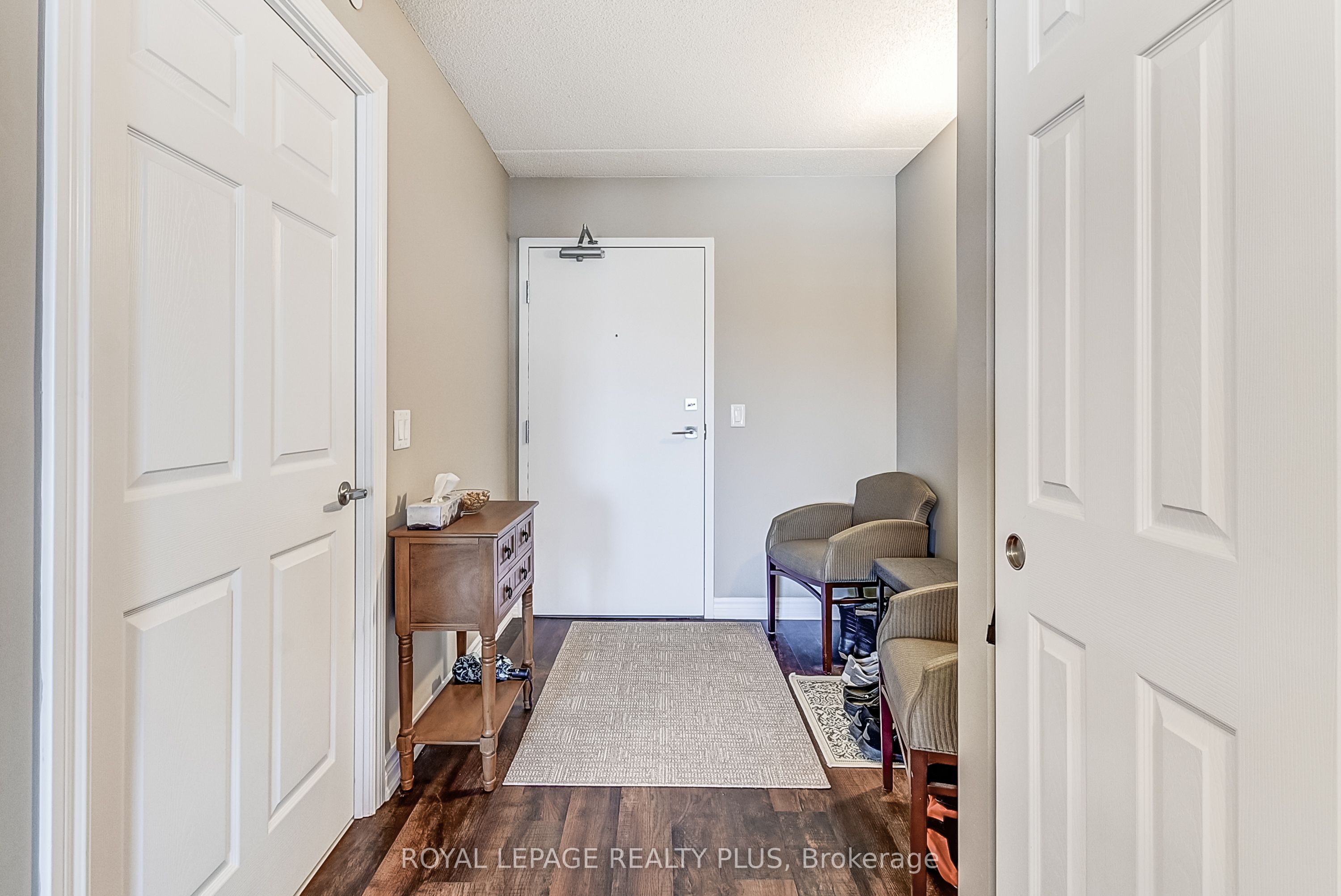 716 Main Street E 708