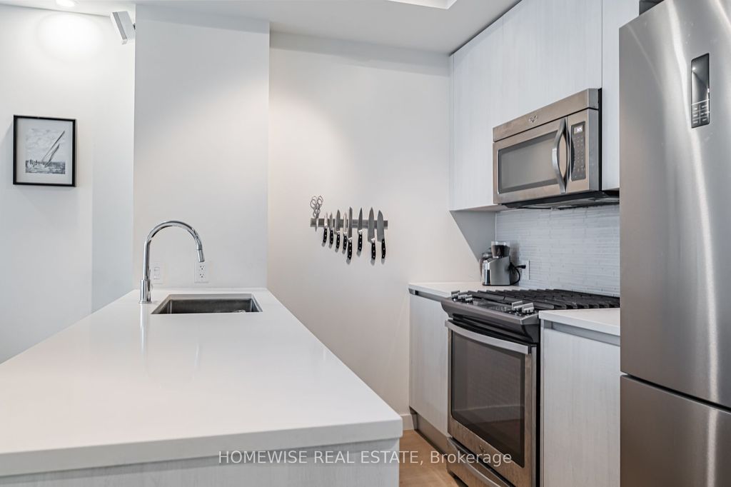 Photo of 111 Bathurst Street #1009, Toronto, ON M5V 2R1 (MLS # C12795230)