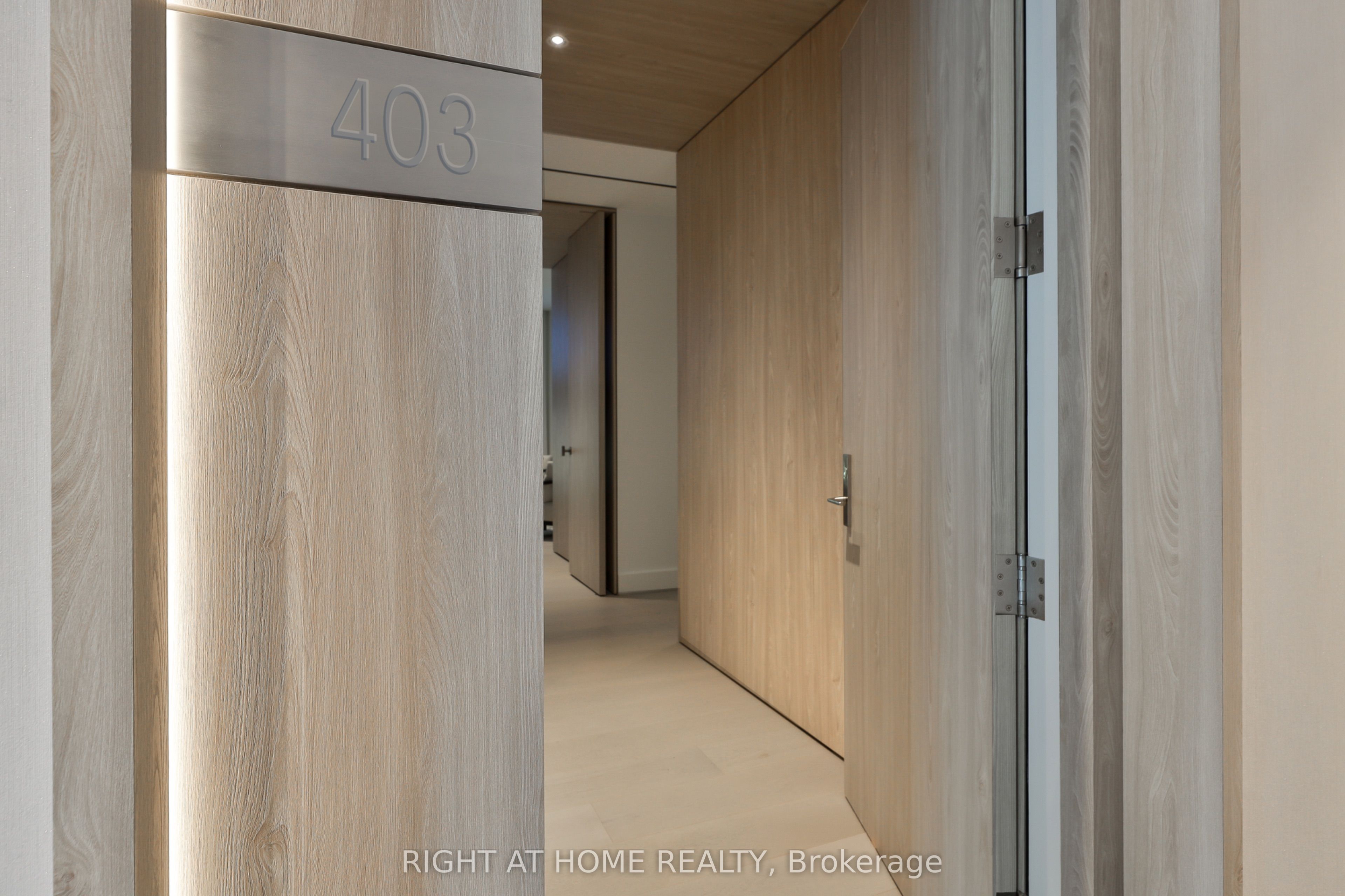 1 Roxborough Street W 403