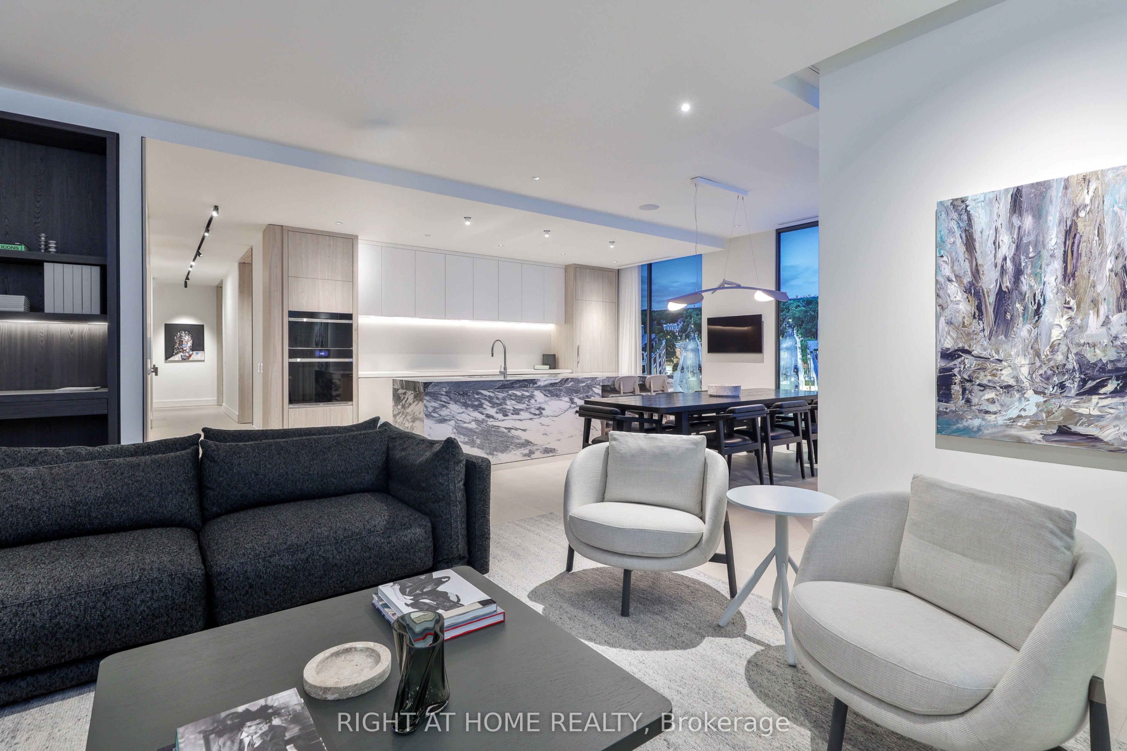 1 Roxborough Street W 403