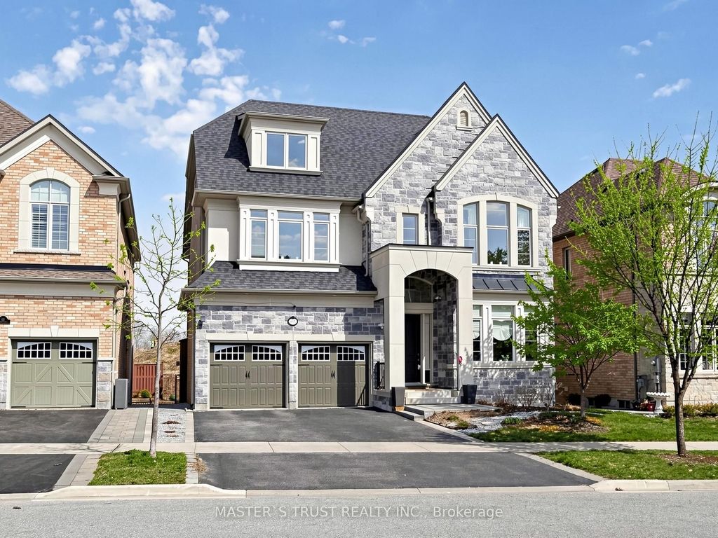 Photo of 61 Grange Drive, Richmond Hill, ON L4E 1E2 (MLS # N13158878)