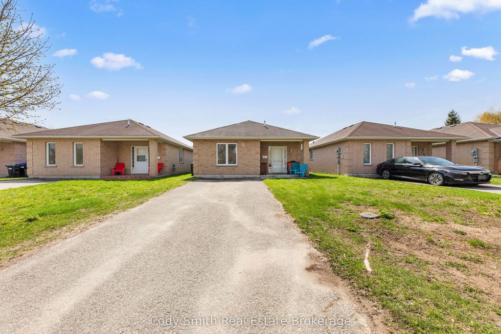 Photo of 247 Yonge Street, Midland, ON L4R 2B1 (MLS # S13093552)