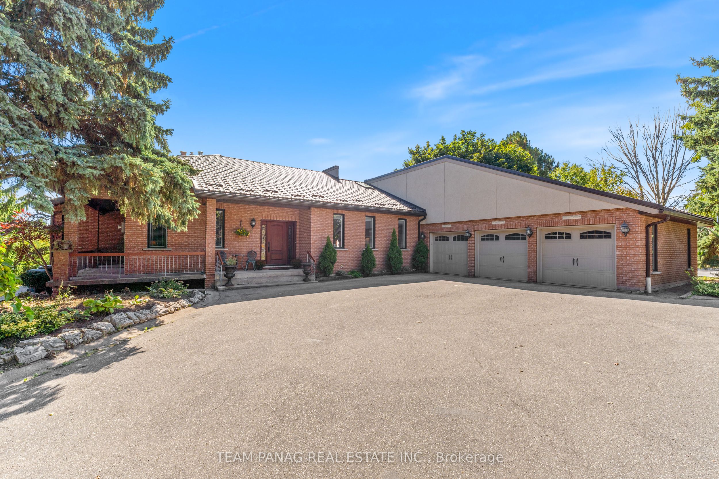 6 Leone Lane