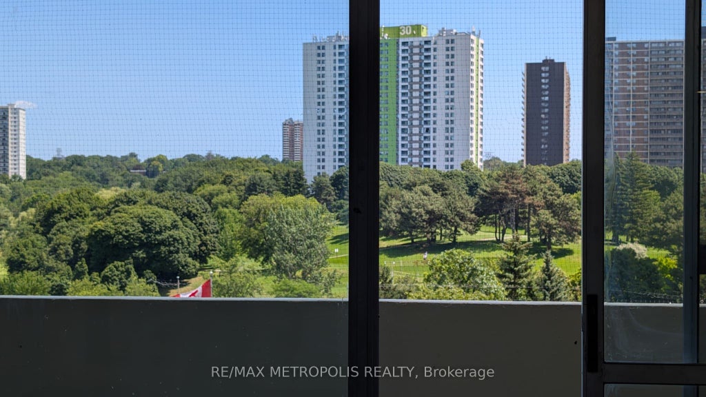 Photo of 5 Massey Square #607, Toronto, ON M4C 5L6 (MLS # E13797894)