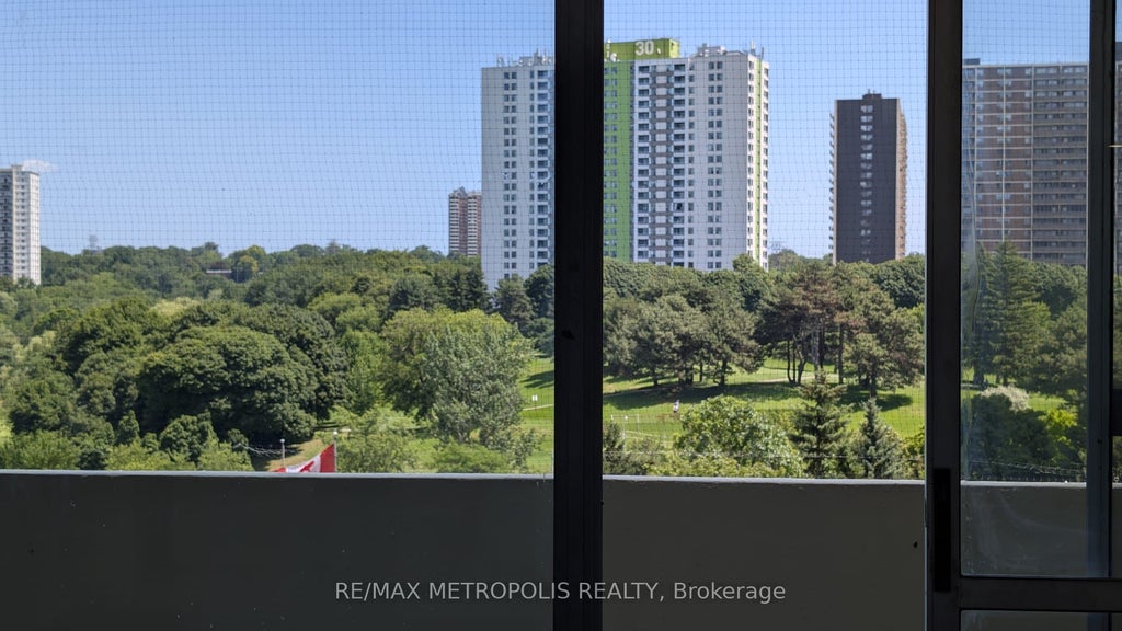 Photo of 5 Massey Square #607, Toronto, ON M4C 5L6 (MLS # E13797894)