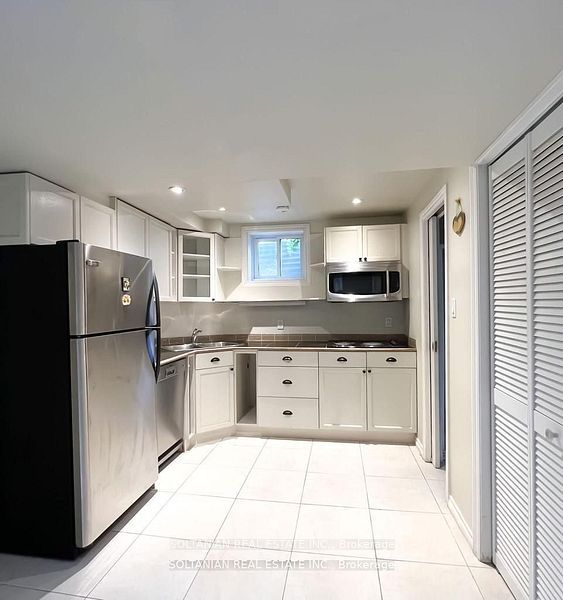 313 Bronte Road E