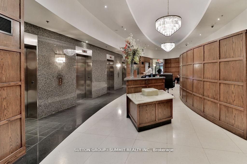 102 Bloor Street W Ph07