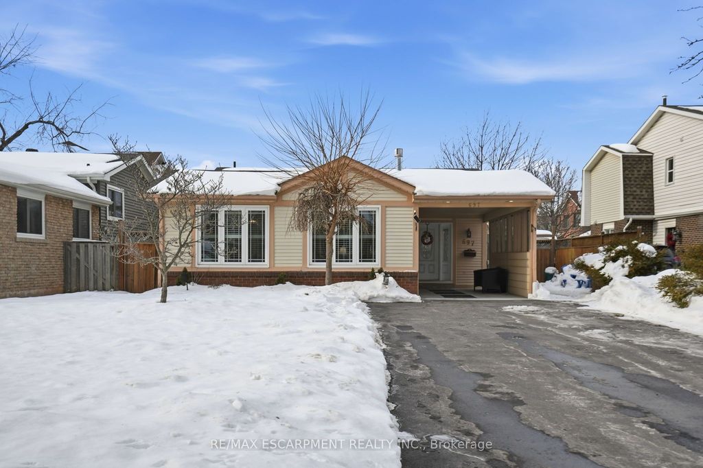 Photo of 697 LOMOND Crescent, Burlington, ON L7L 2N8 (MLS # W12767520)