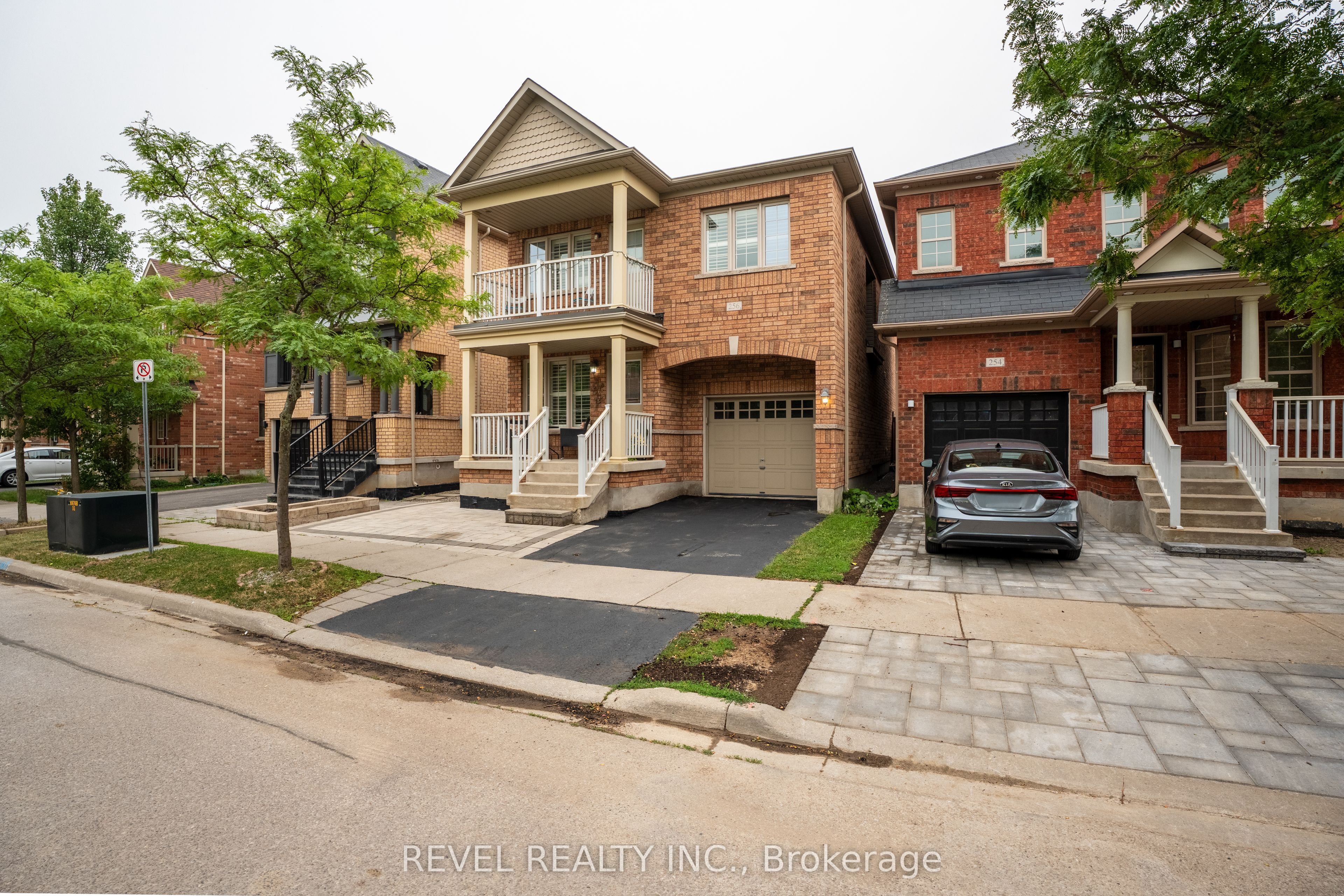 256 Giddings Crescent