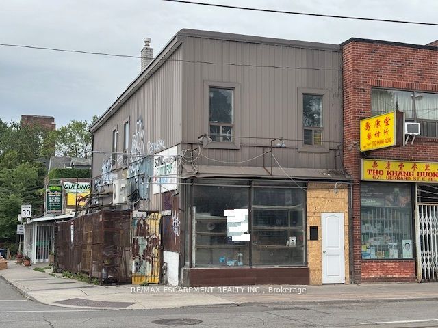 673 Gerrard Street E