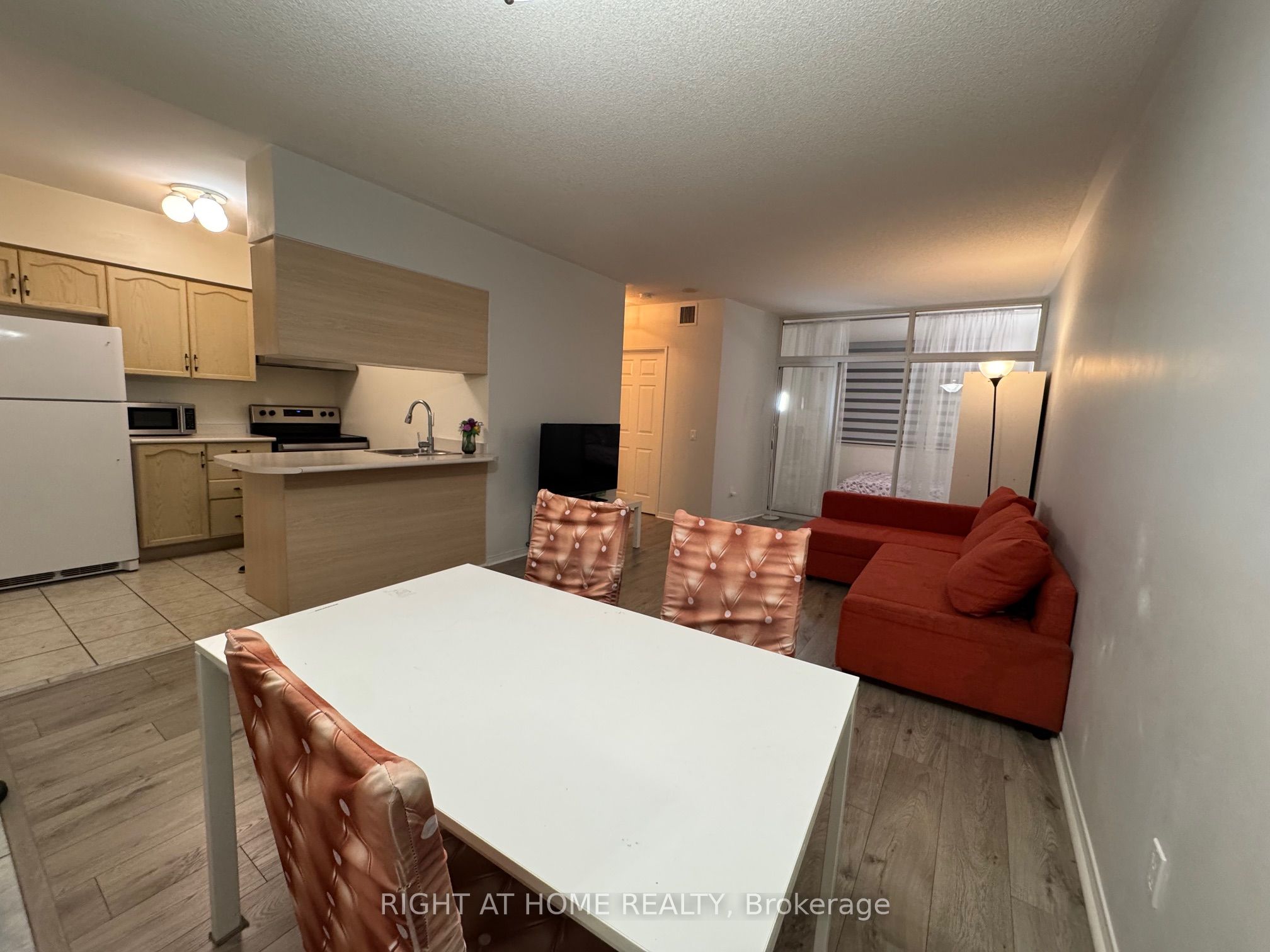 7378 Yonge Street 212