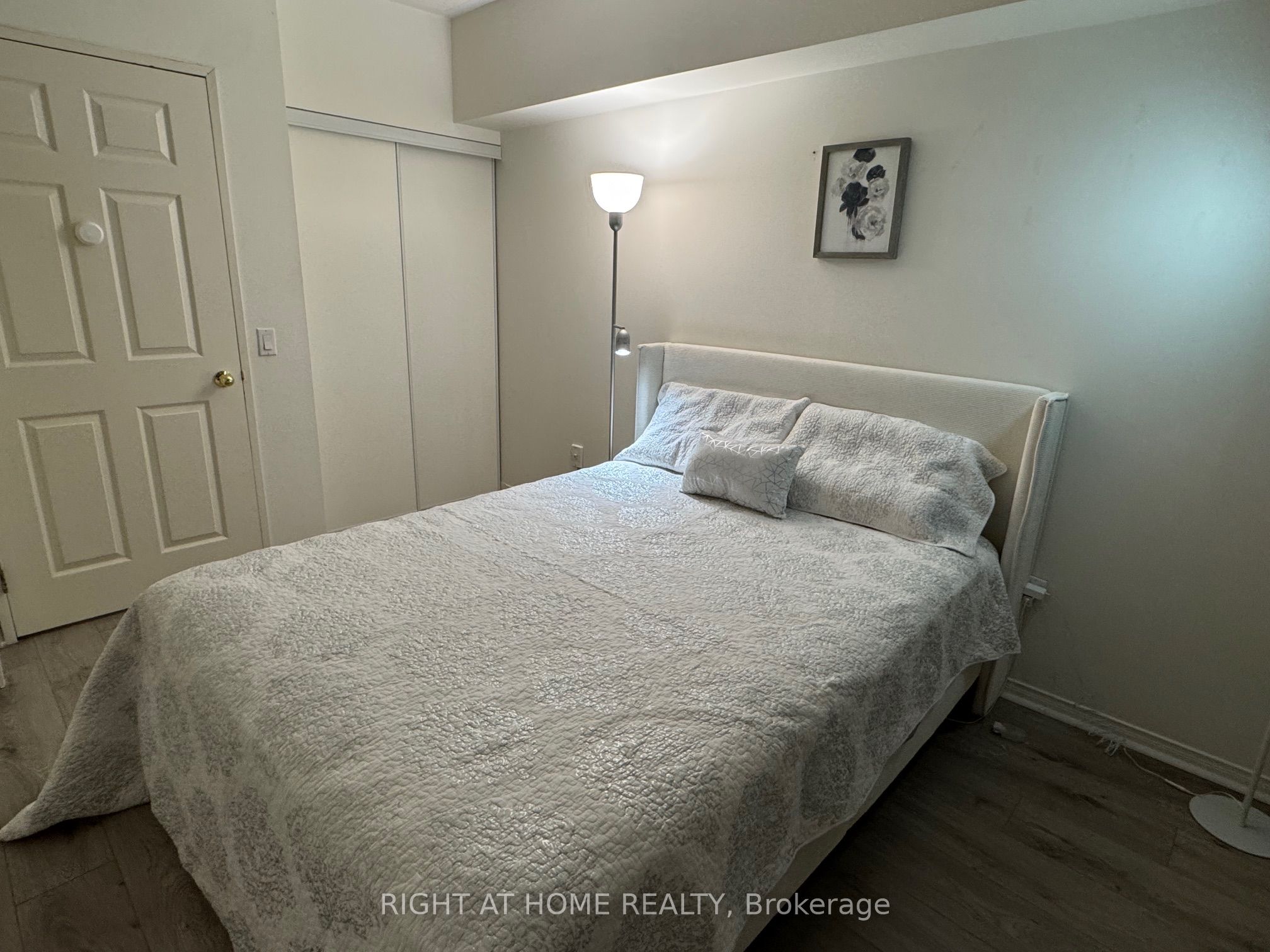 7378 Yonge Street 212