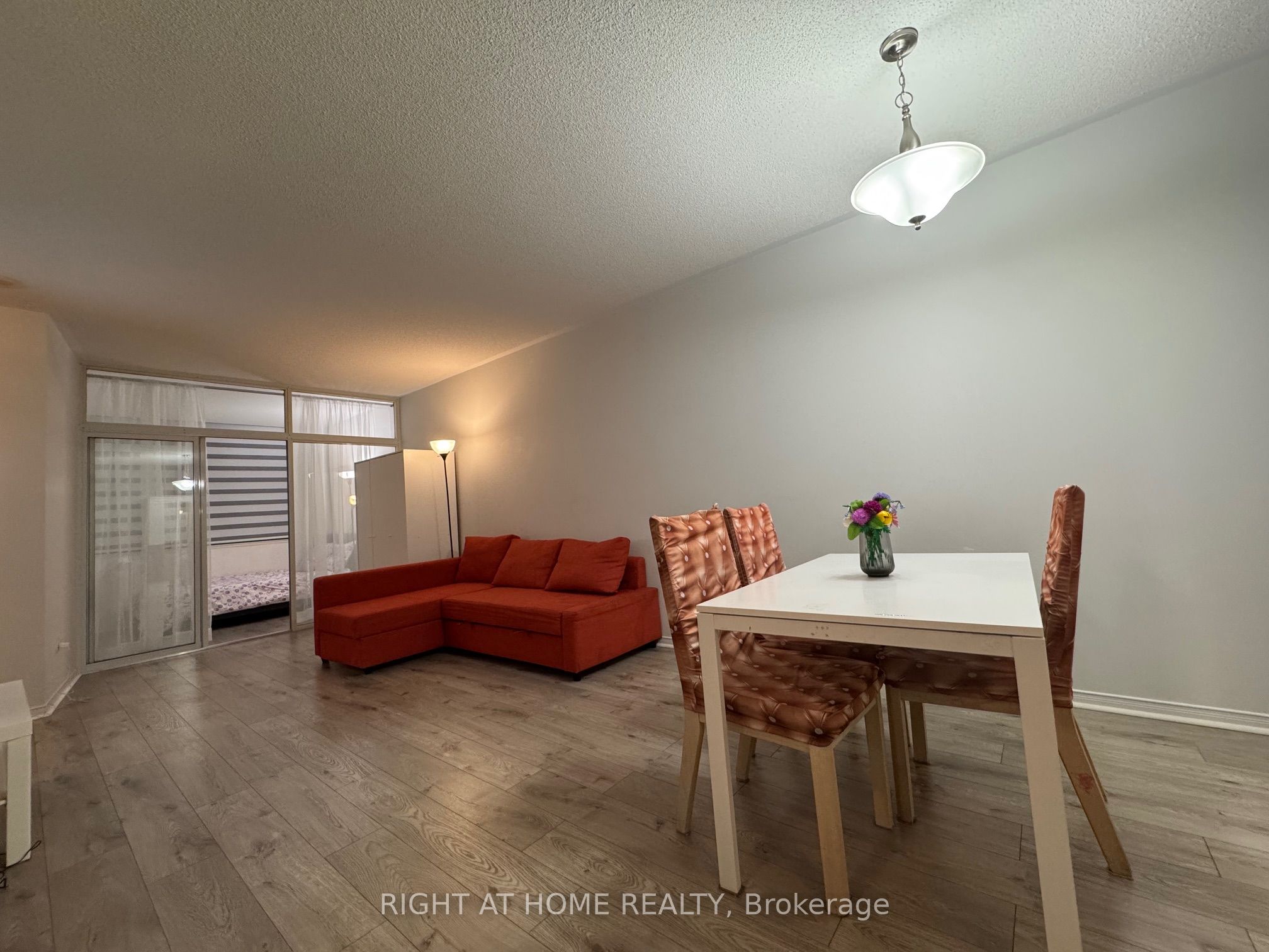 7378 Yonge Street 212