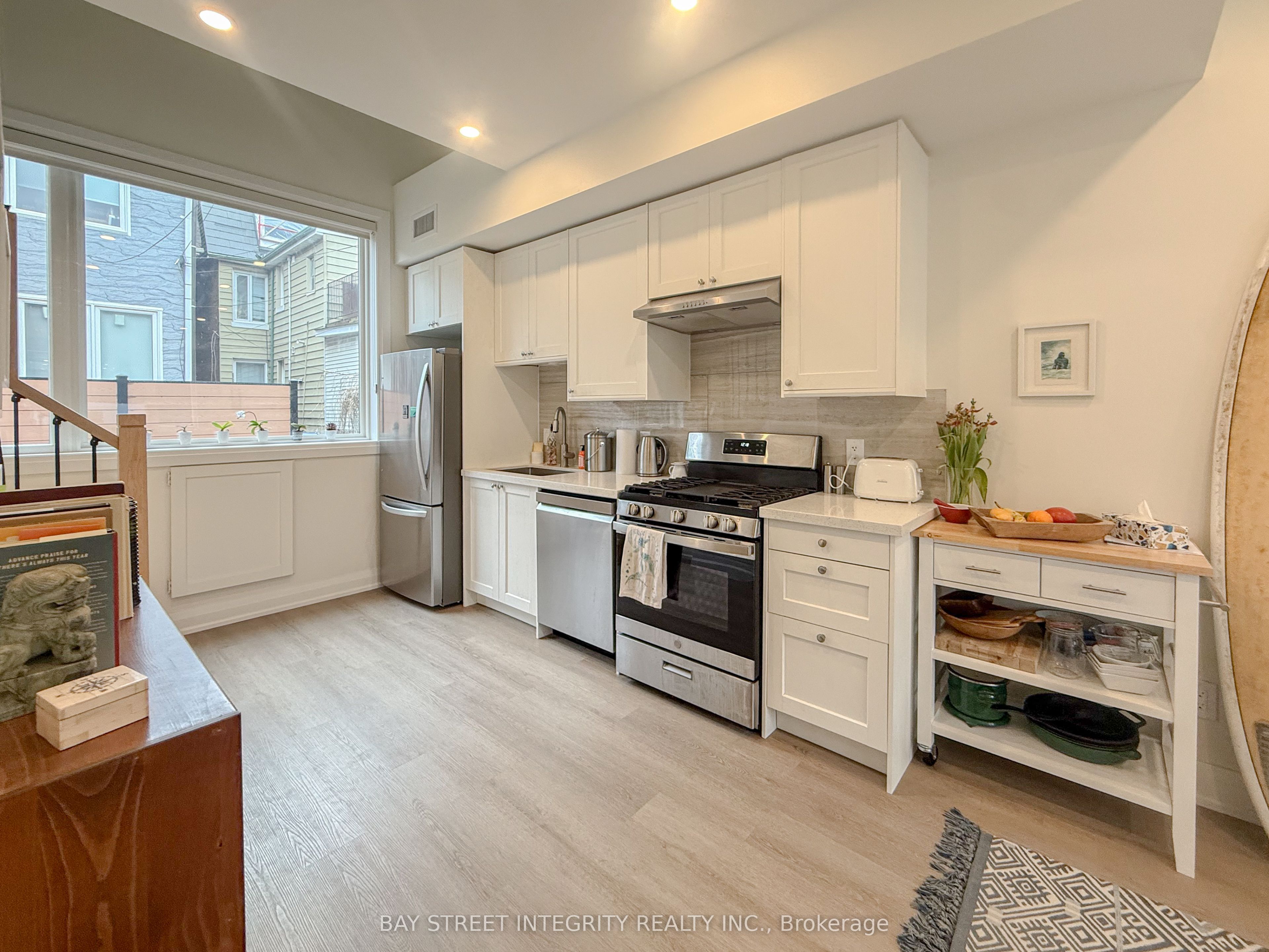 598 Crawford Street Laneway