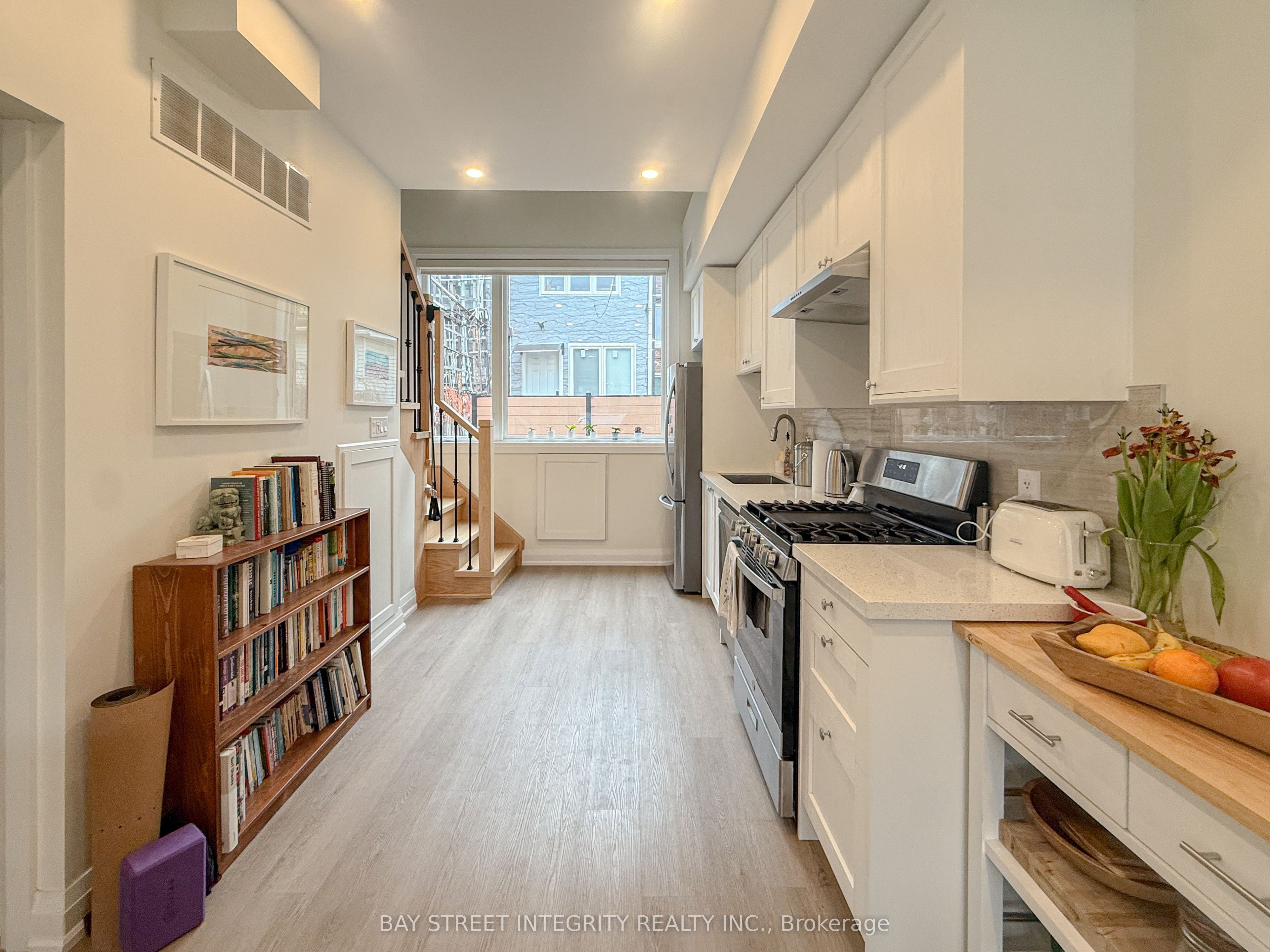 598 Crawford Street Laneway