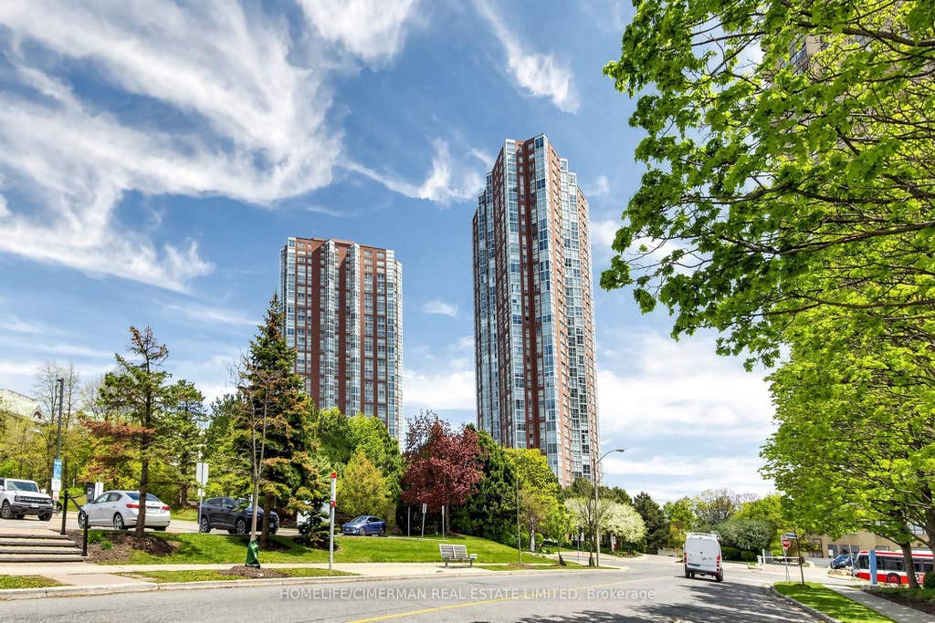 Photo of 5 Concorde Place #3302, Toronto, ON M3C 3M8 (MLS # C13651480)
